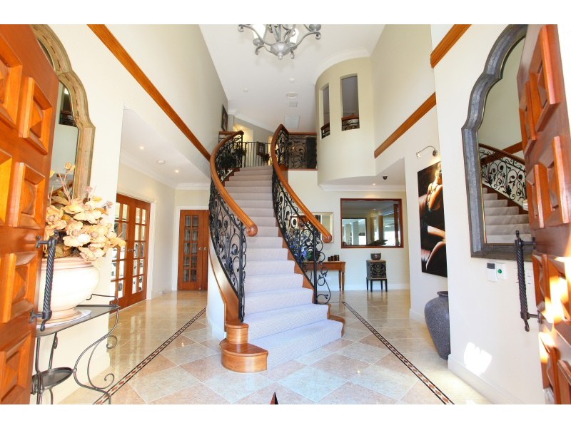 20 Clear Water Bay Avenue, Clear Island Waters QLD 4226