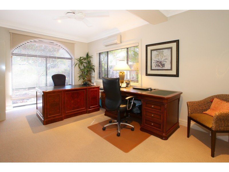 20 Clear Water Bay Avenue, Clear Island Waters QLD 4226