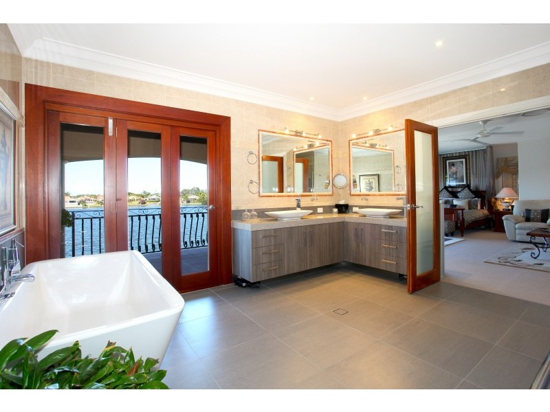 20 Clear Water Bay Avenue, Clear Island Waters QLD 4226