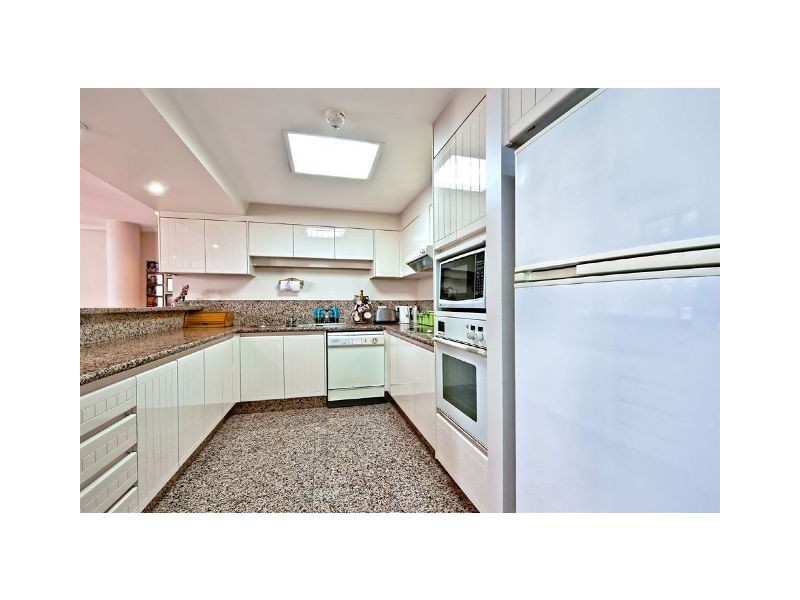 125 Santa Cruz Boulevard, Clear Island Waters QLD 4226