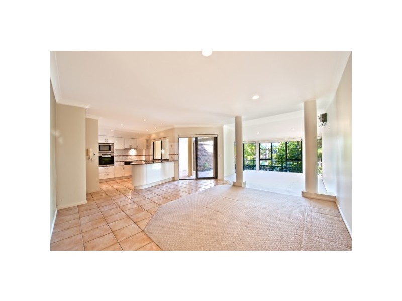 Villa 10/125 Santa Cruz Bvld, Clear Island Waters QLD 4226