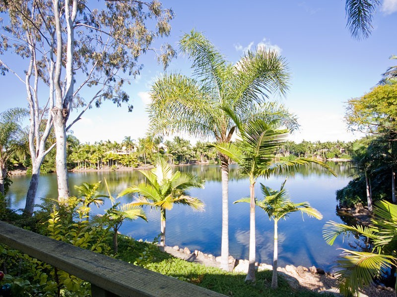 Villa 10/125 Santa Cruz Bvld, Clear Island Waters QLD 4226