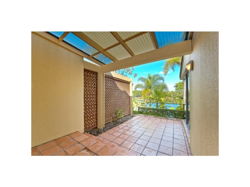 Villa 10/125 Santa Cruz Bvld, Clear Island Waters QLD 4226