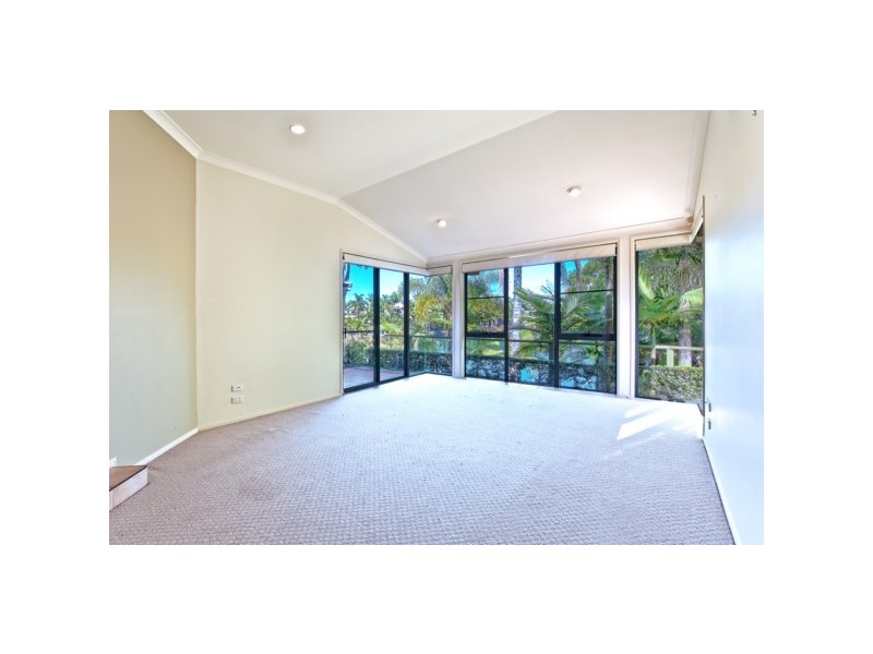 Villa 10/125 Santa Cruz Bvld, Clear Island Waters QLD 4226