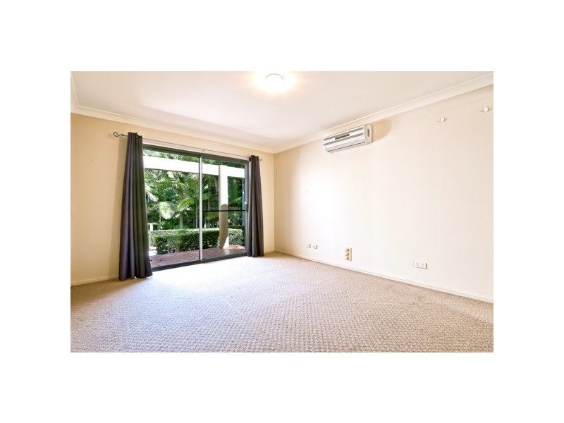 Villa 10/125 Santa Cruz Bvld, Clear Island Waters QLD 4226