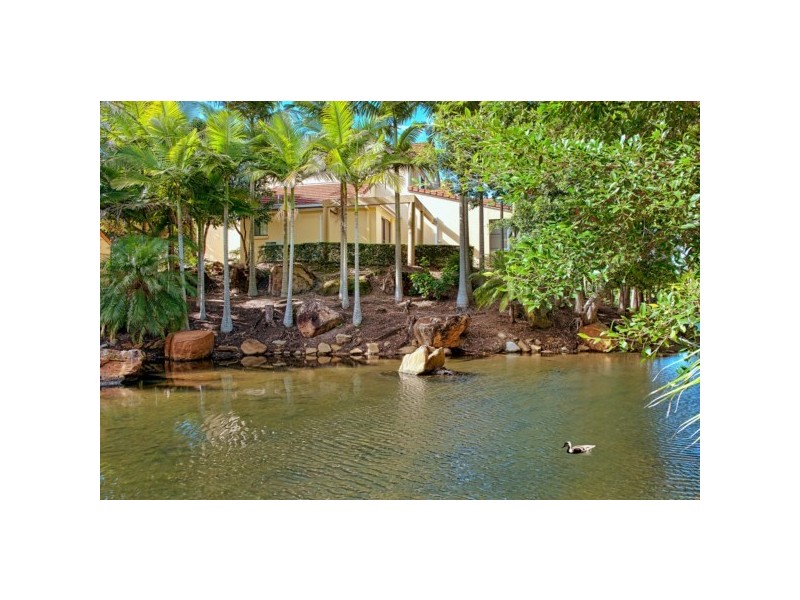 Villa 10/125 Santa Cruz Bvld, Clear Island Waters QLD 4226