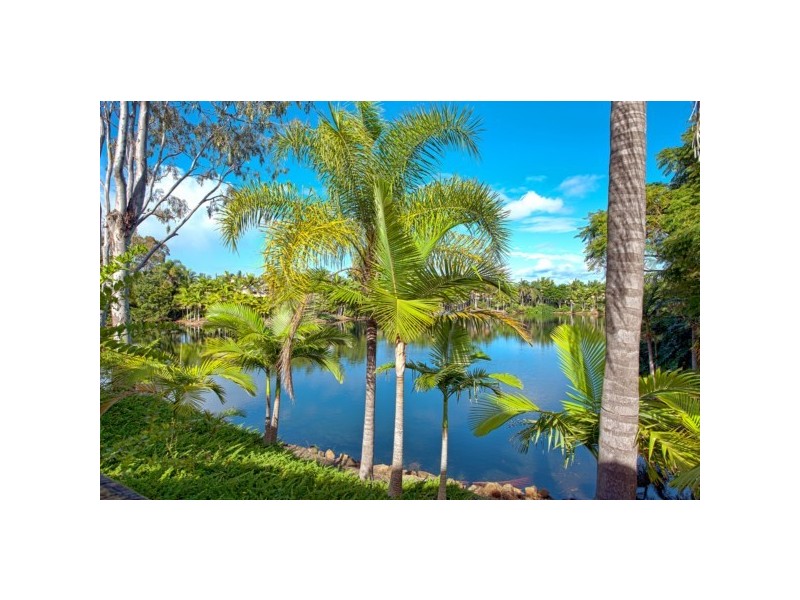 Villa 10/125 Santa Cruz Bvld, Clear Island Waters QLD 4226