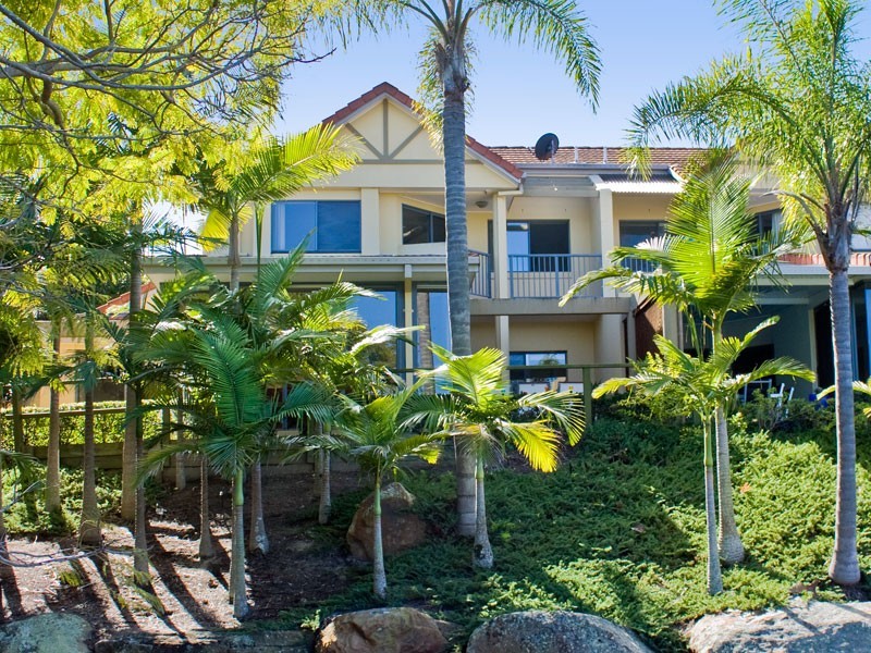 Villa 10/125 Santa Cruz Bvld, Clear Island Waters QLD 4226