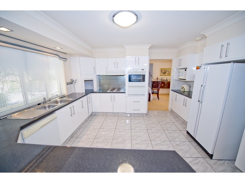 33 Beauty Point Drive, Robina QLD 4226
