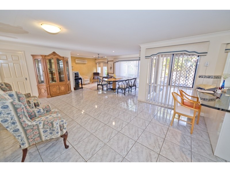 33 Beauty Point Drive, Robina QLD 4226