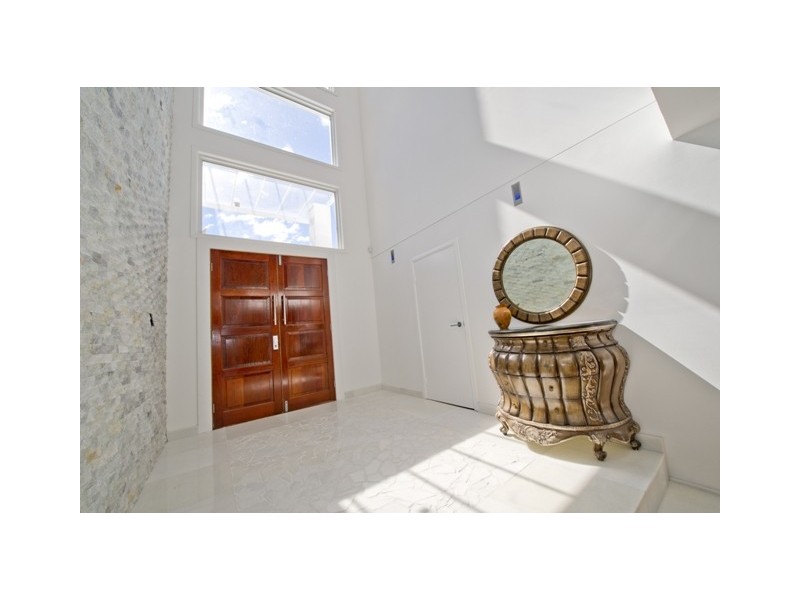 40 Santabelle Crescent, Clear Island Waters QLD 4226