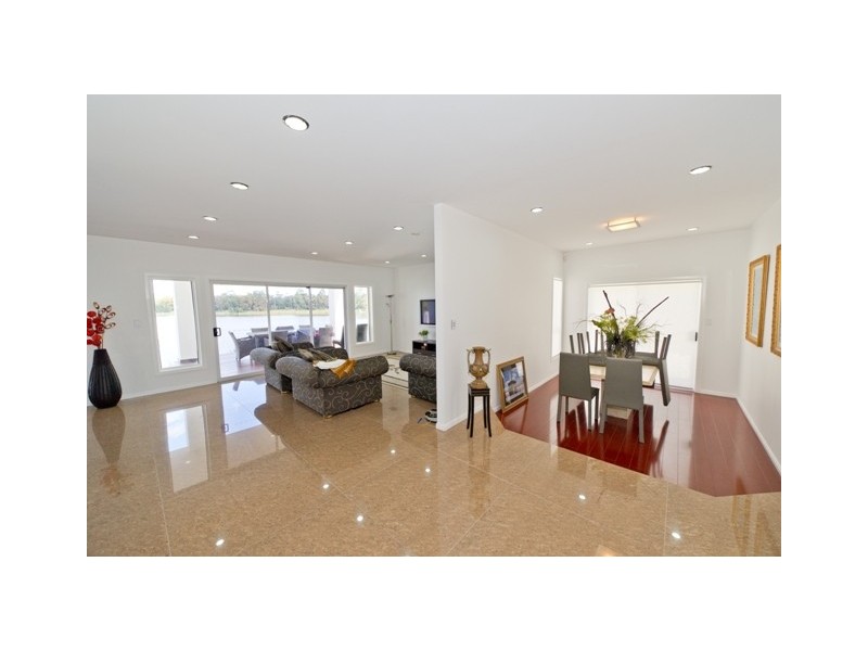 40 Santabelle Crescent, Clear Island Waters QLD 4226