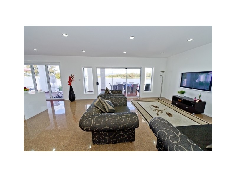 40 Santabelle Crescent, Clear Island Waters QLD 4226