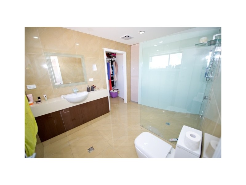 40 Santabelle Crescent, Clear Island Waters QLD 4226