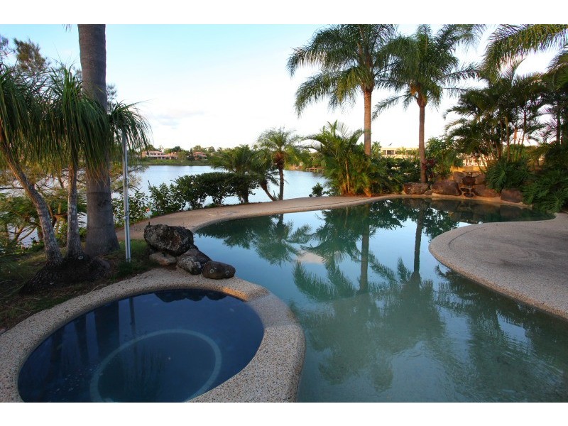 21 Tortuga Place, Clear Island Waters QLD 4226