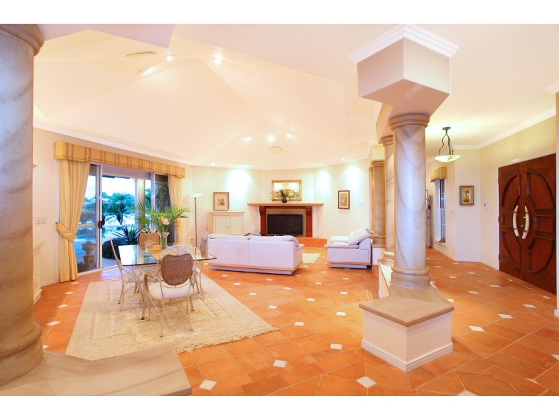 21 Tortuga Place, Clear Island Waters QLD 4226