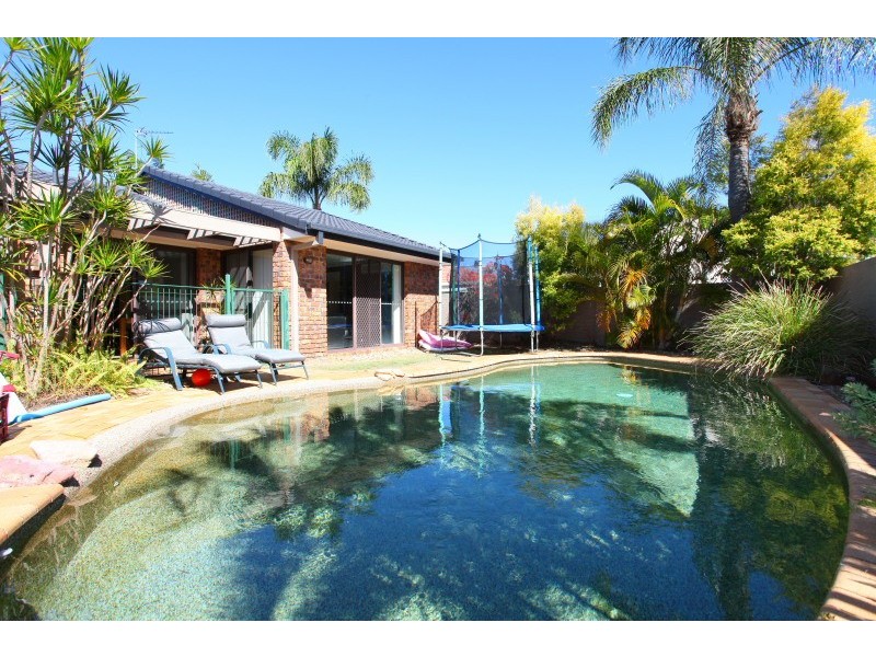5 Curacao Place, Clear Island Waters QLD 4226