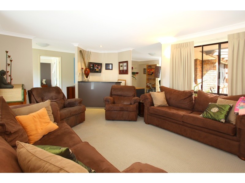 5 Curacao Place, Clear Island Waters QLD 4226