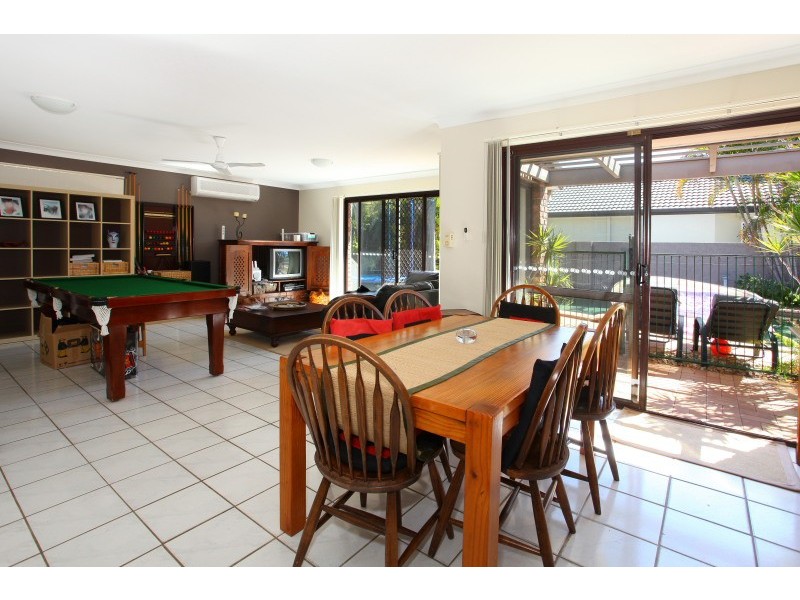 5 Curacao Place, Clear Island Waters QLD 4226