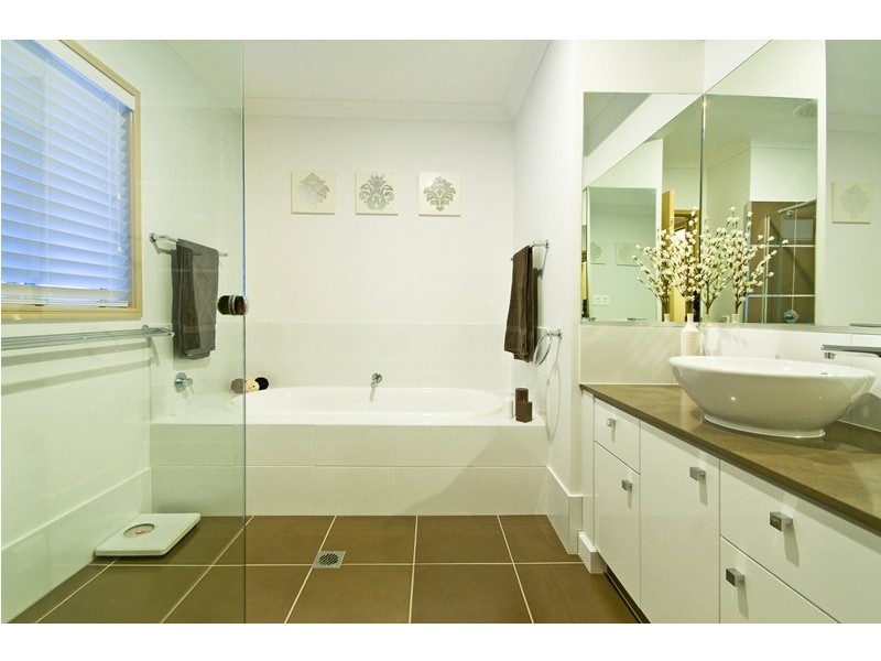 6 Camarillo Circuit, Reedy Creek QLD 4227