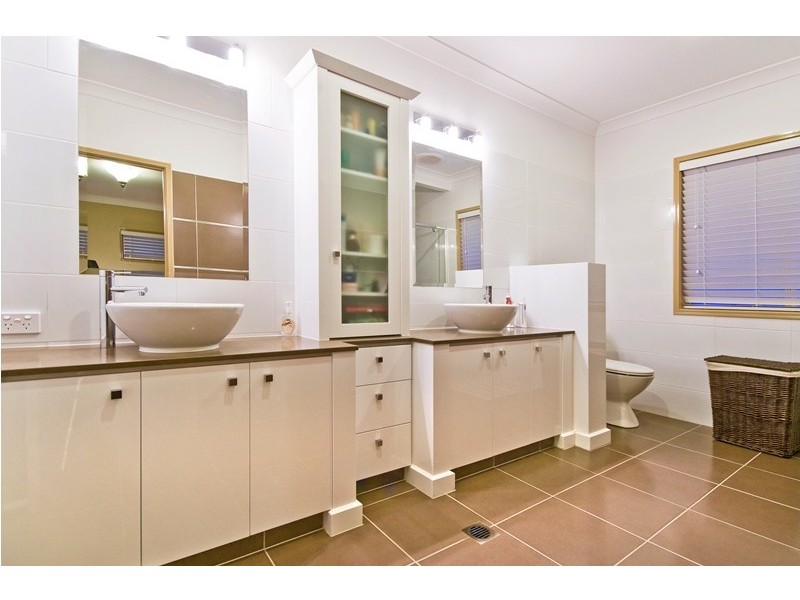 6 Camarillo Circuit, Reedy Creek QLD 4227