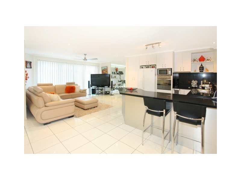 39 Dartmouth Court, Varsity Lakes QLD 4227