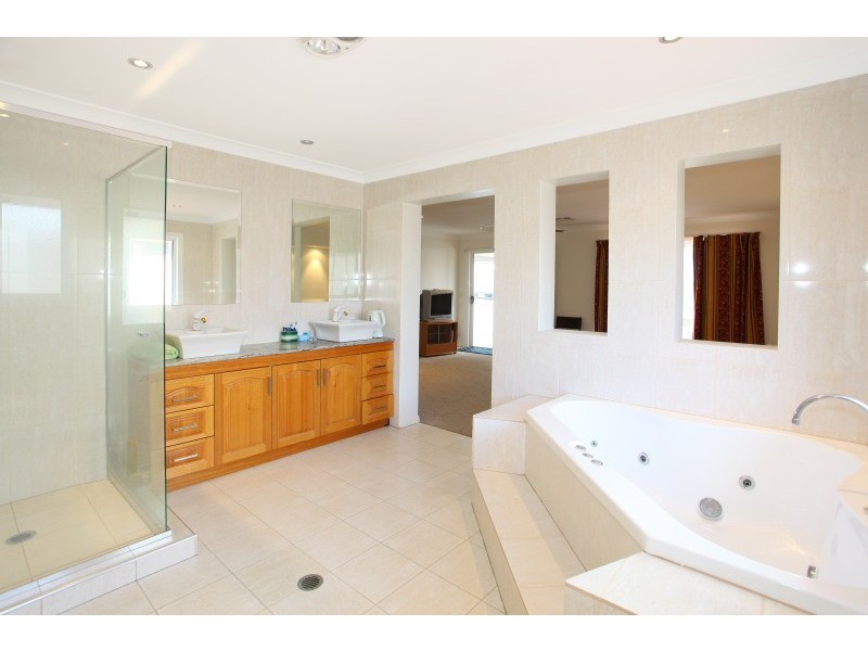 66 Azzurra Drive, Varsity Lakes QLD 4227