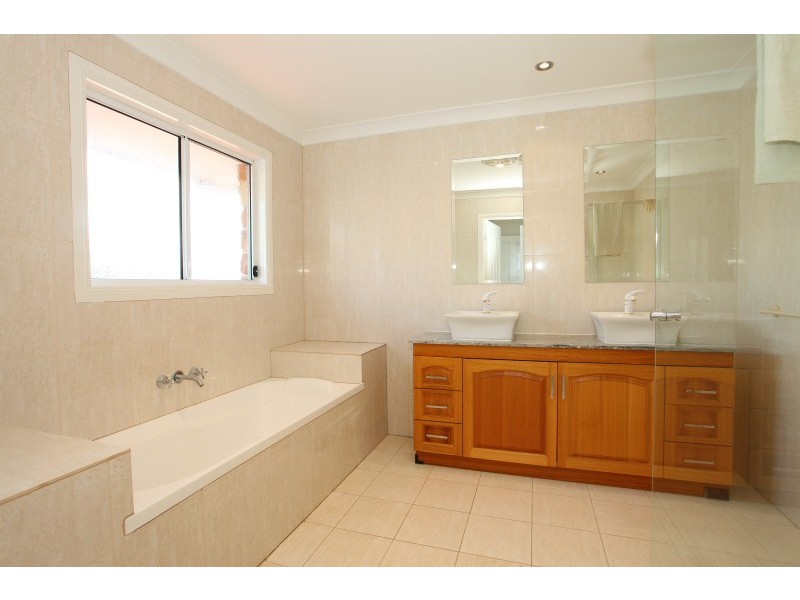 66 Azzurra Drive, Varsity Lakes QLD 4227