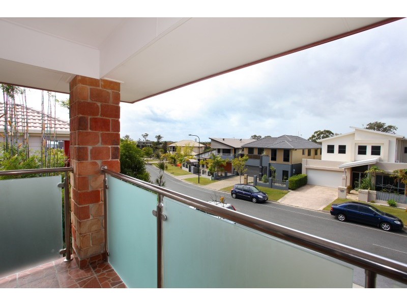 66 Azzurra Drive, Varsity Lakes QLD 4227