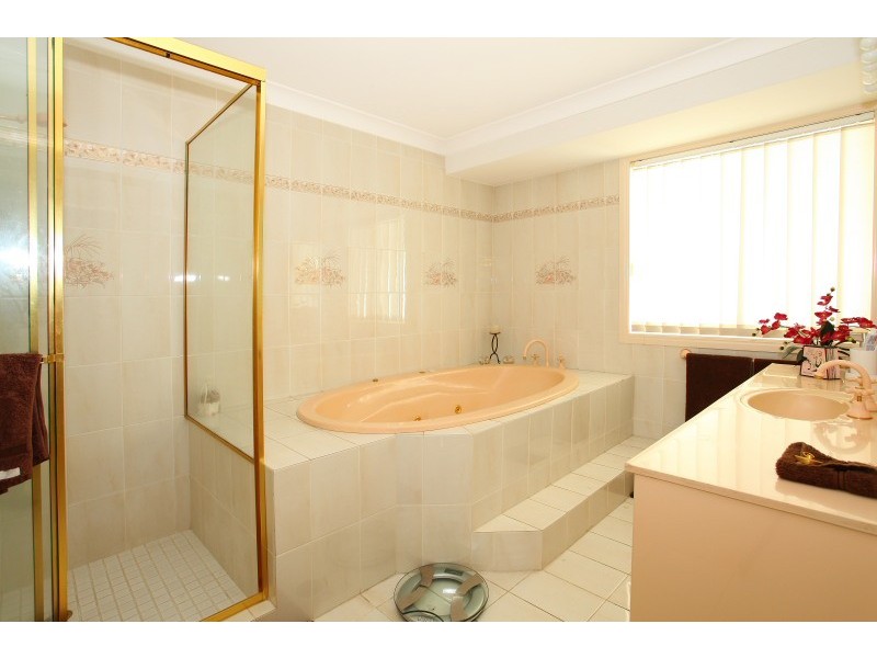 12  Bon Aire Court, Clear Island Waters QLD 4226