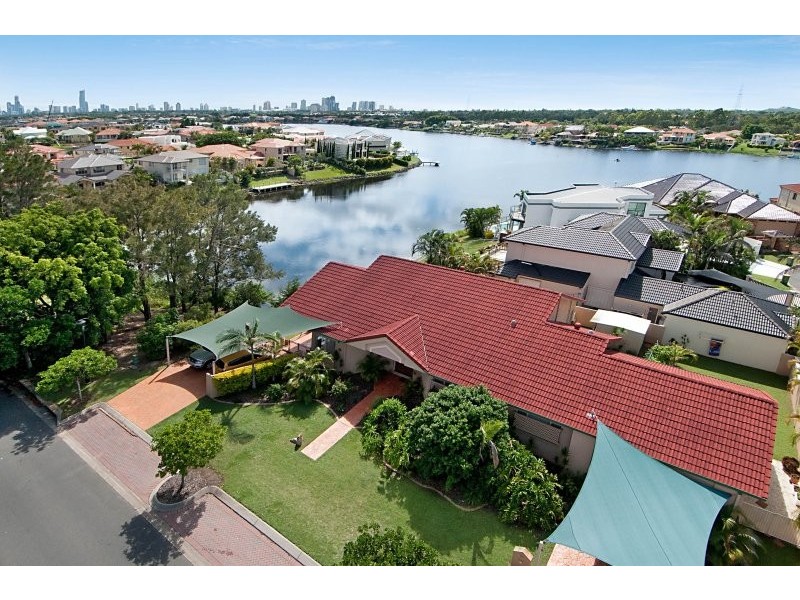 37 Clipper Boulevard, Clear Island Waters QLD 4226