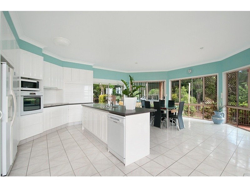 37 Clipper Boulevard, Clear Island Waters QLD 4226