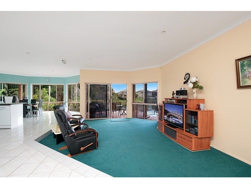 37 Clipper Boulevard, Clear Island Waters QLD 4226