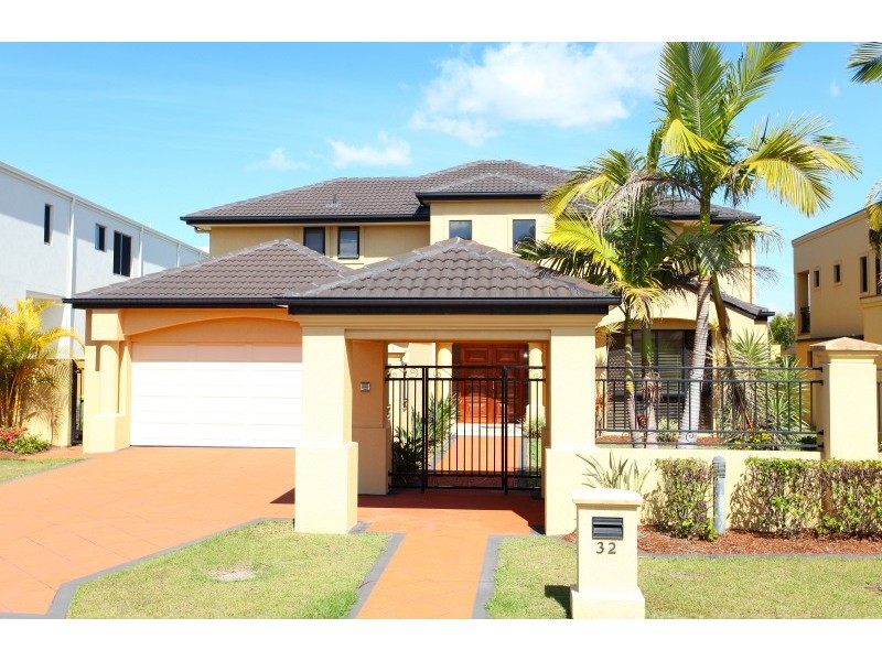32 Clear Water Bay Avenue, Clear Island Waters QLD 4226