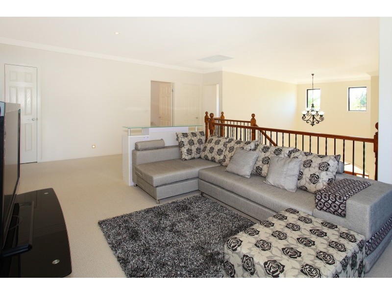 32 Clear Water Bay Avenue, Clear Island Waters QLD 4226