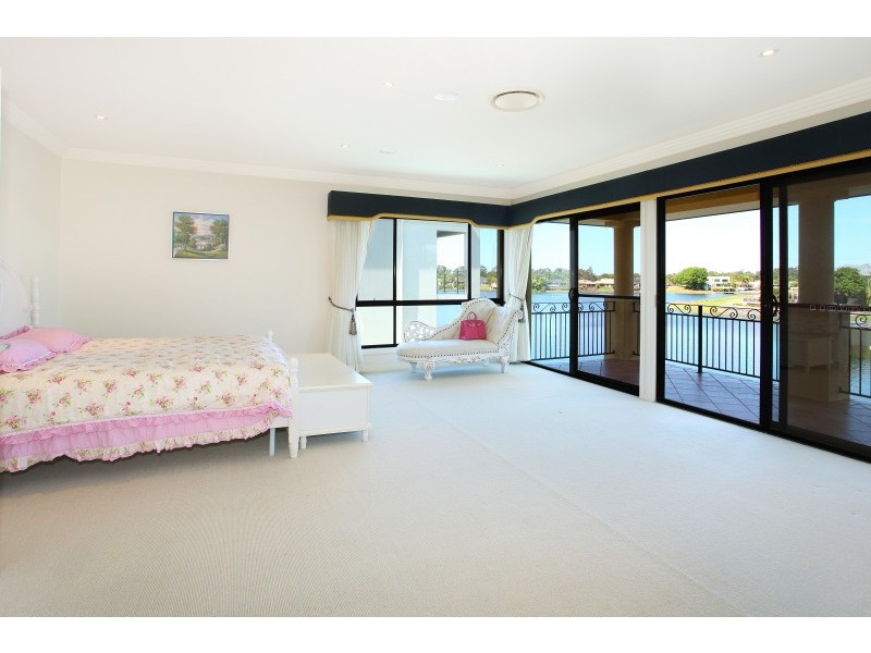 32 Clear Water Bay Avenue, Clear Island Waters QLD 4226