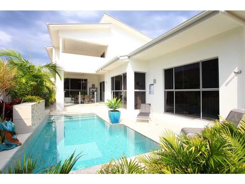 10  St Paul Crescent, Varsity Lakes QLD 4227