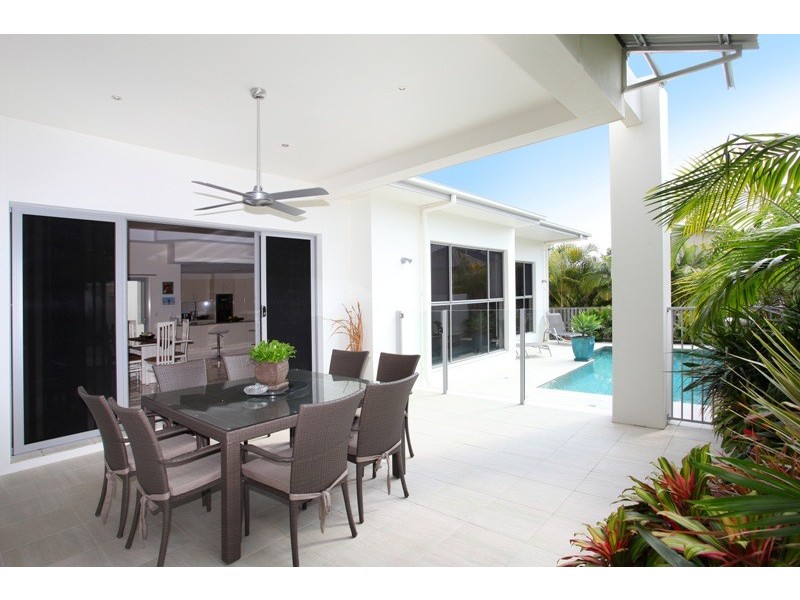 10  St Paul Crescent, Varsity Lakes QLD 4227