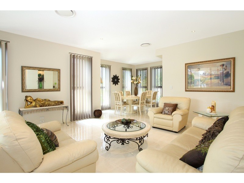 10  St Paul Crescent, Varsity Lakes QLD 4227