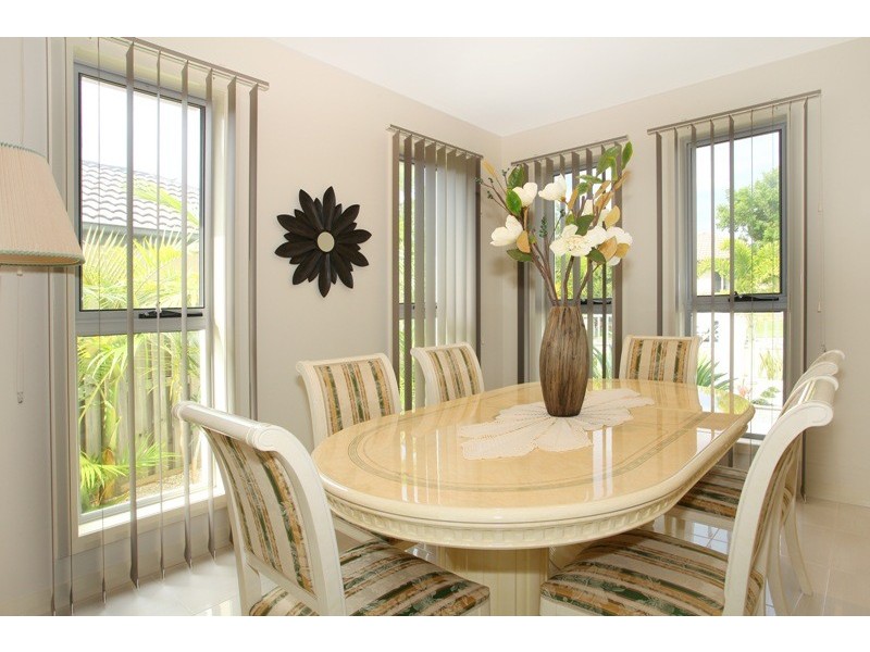 10  St Paul Crescent, Varsity Lakes QLD 4227