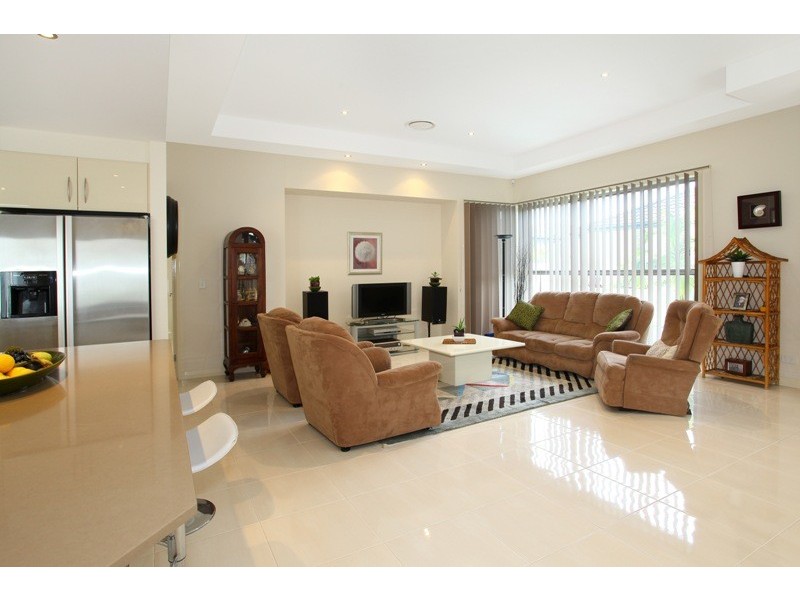 10  St Paul Crescent, Varsity Lakes QLD 4227