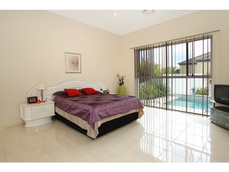 10  St Paul Crescent, Varsity Lakes QLD 4227