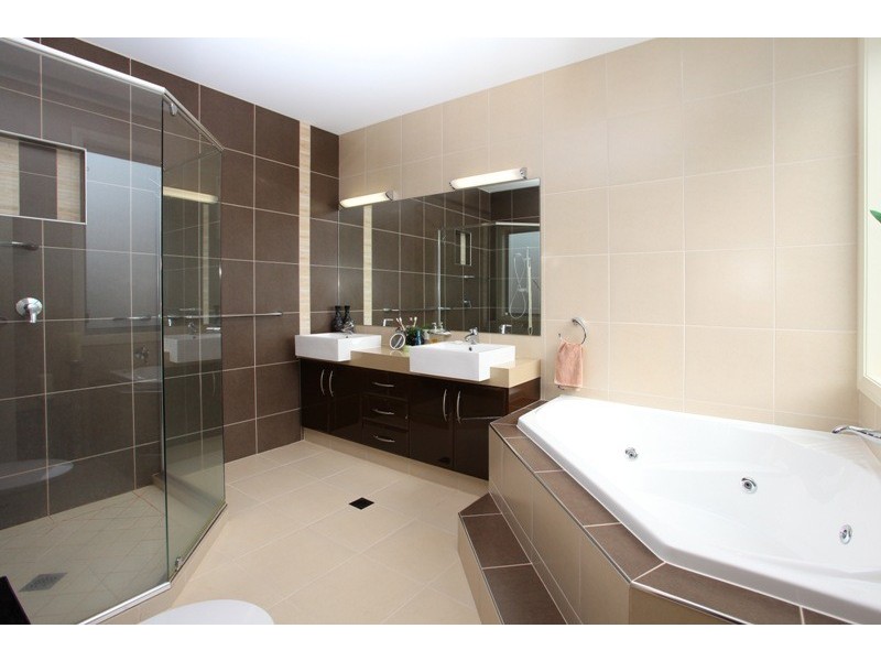 10  St Paul Crescent, Varsity Lakes QLD 4227