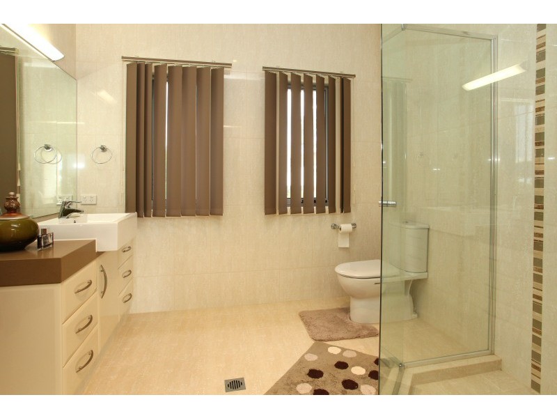 10  St Paul Crescent, Varsity Lakes QLD 4227