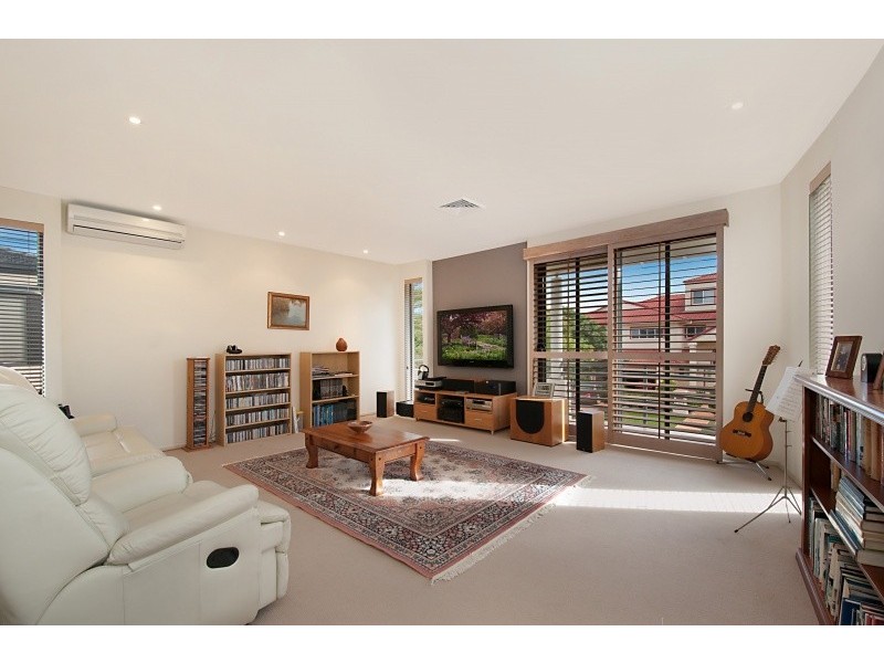 29 Istana View, Clear Island Waters QLD 4226