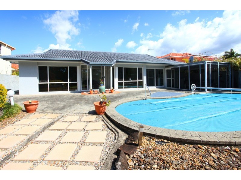 71 Santa Cruz Boulevard, Clear Island Waters QLD 4226