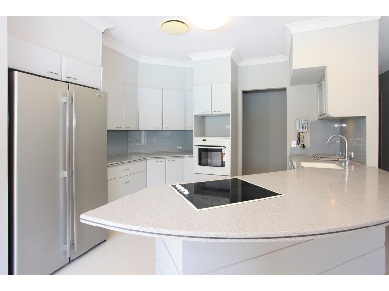 71 Santa Cruz Boulevard, Clear Island Waters QLD 4226