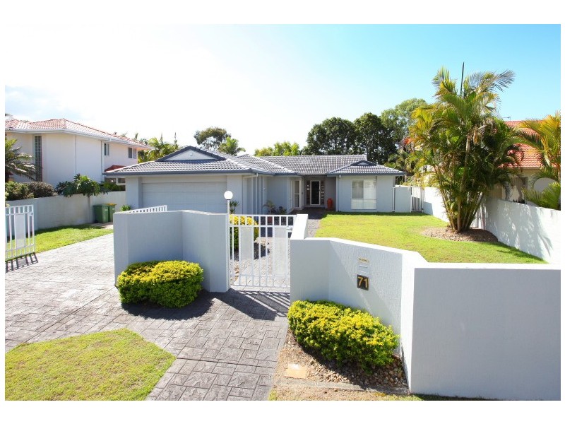 71 Santa Cruz Boulevard, Clear Island Waters QLD 4226