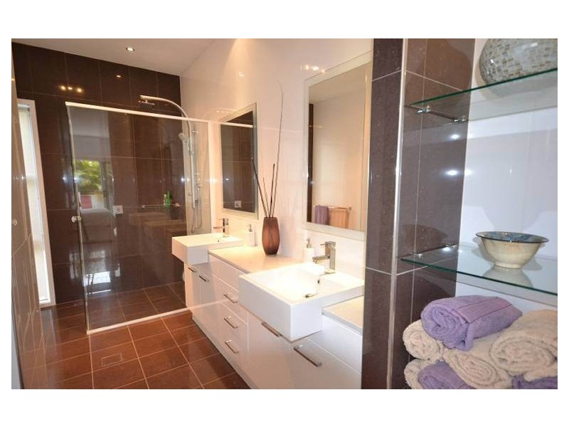 18 Corvus Way, Robina QLD 4226