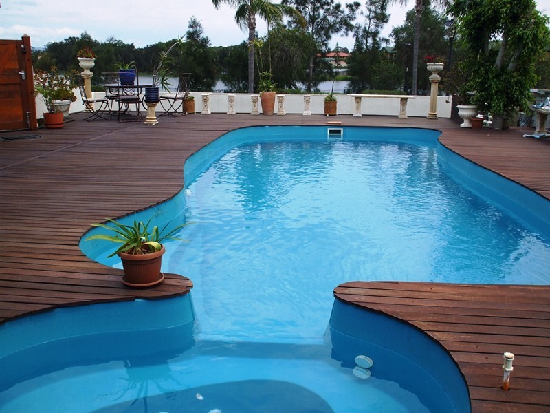 16 Santa Cruz Boulevard, Clear Island Waters QLD 4226